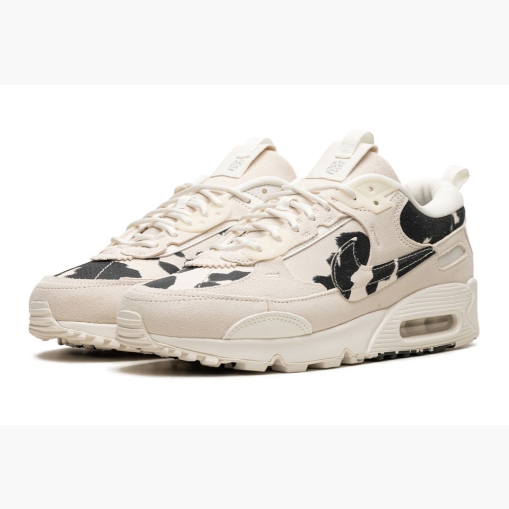 Nike Women's Cream and Black Sneakers